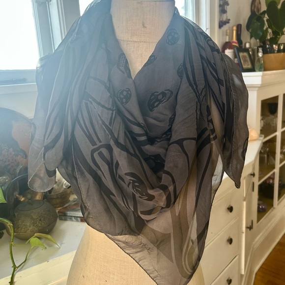 Alexander McQueen Silk Skulls Scarf - Picture 6 of 7